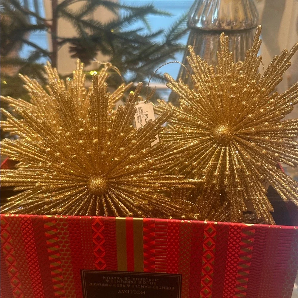 Festive Gold Starburst Ornaments Macy’s Holiday Lane set of 8